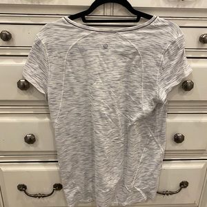 Lululemon tee